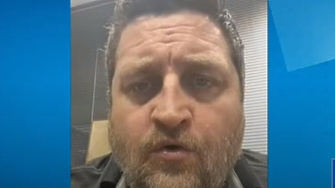 Гръцкият корабен магнат предприемач Джон Кустас твърди че е бил