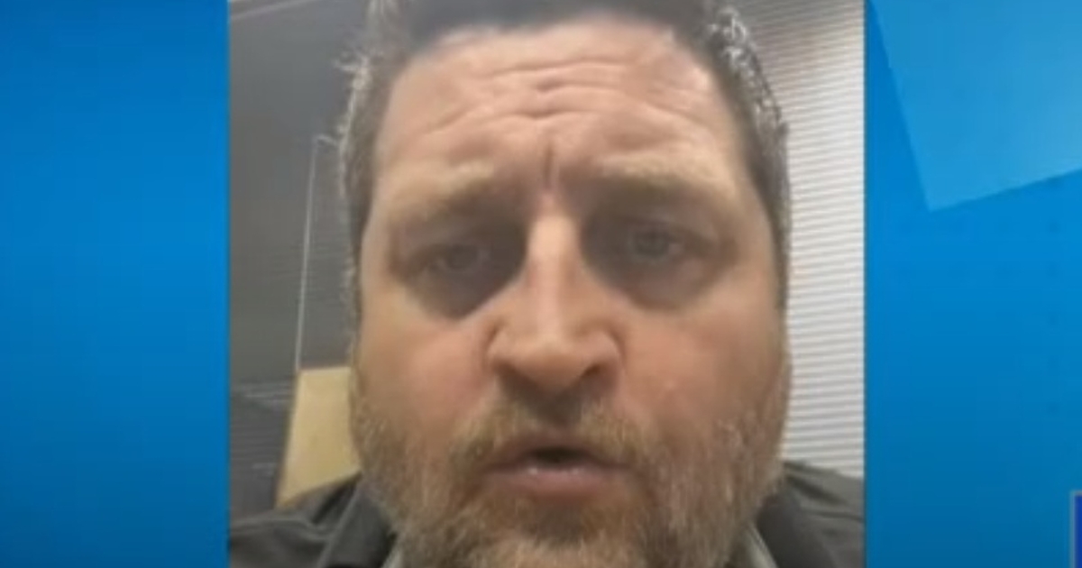 Гръцкият корабен магнат предприемач Джон Кустас твърди, че е бил