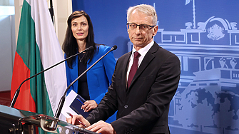 Министър председателят Николай Денков и вицепремиерът и министър на външните работи