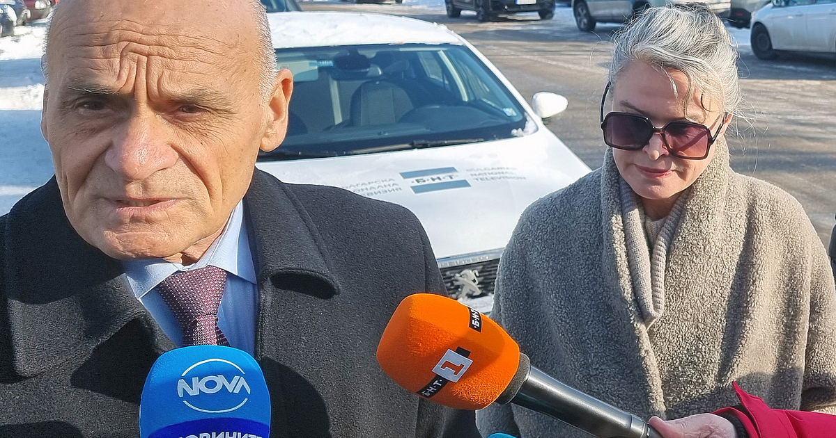 Елена Динева, жената до Васил Божков, пристигна в Главна дирекция