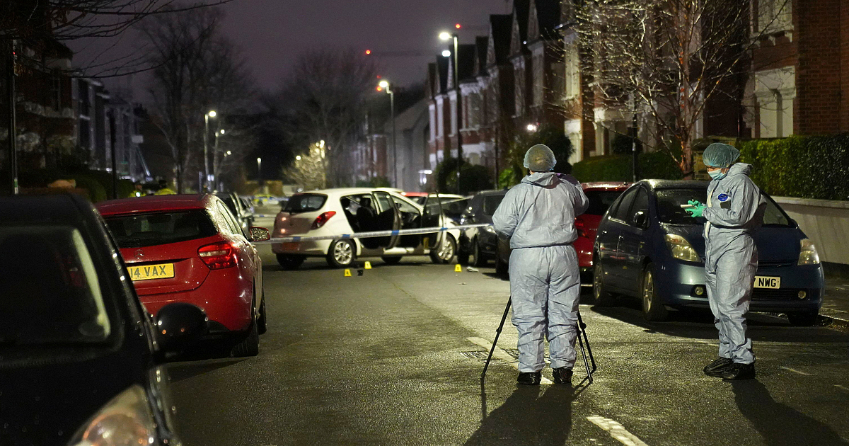 Продължава издирването на мъжа, който хвърли разяждащо вещество по 12