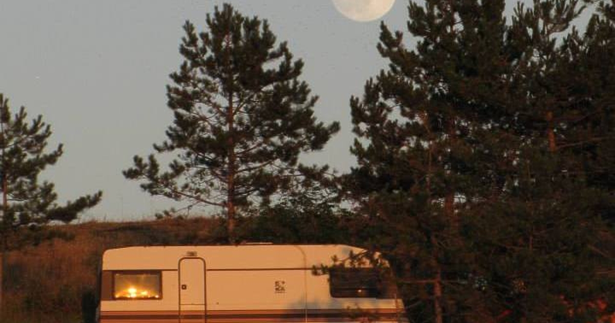 Всички кемпери, независимо от общата им технически допустима максимална маса,