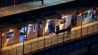 Един убит и петима ранени при стрелба в метрото в Ню Йорк