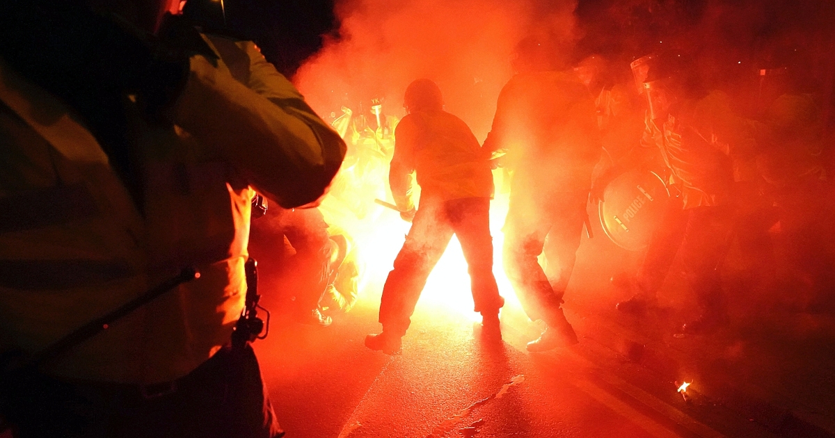 При осъществяване на дейностите... полицейските органи носят персонални видеокамери.Снетите динамични