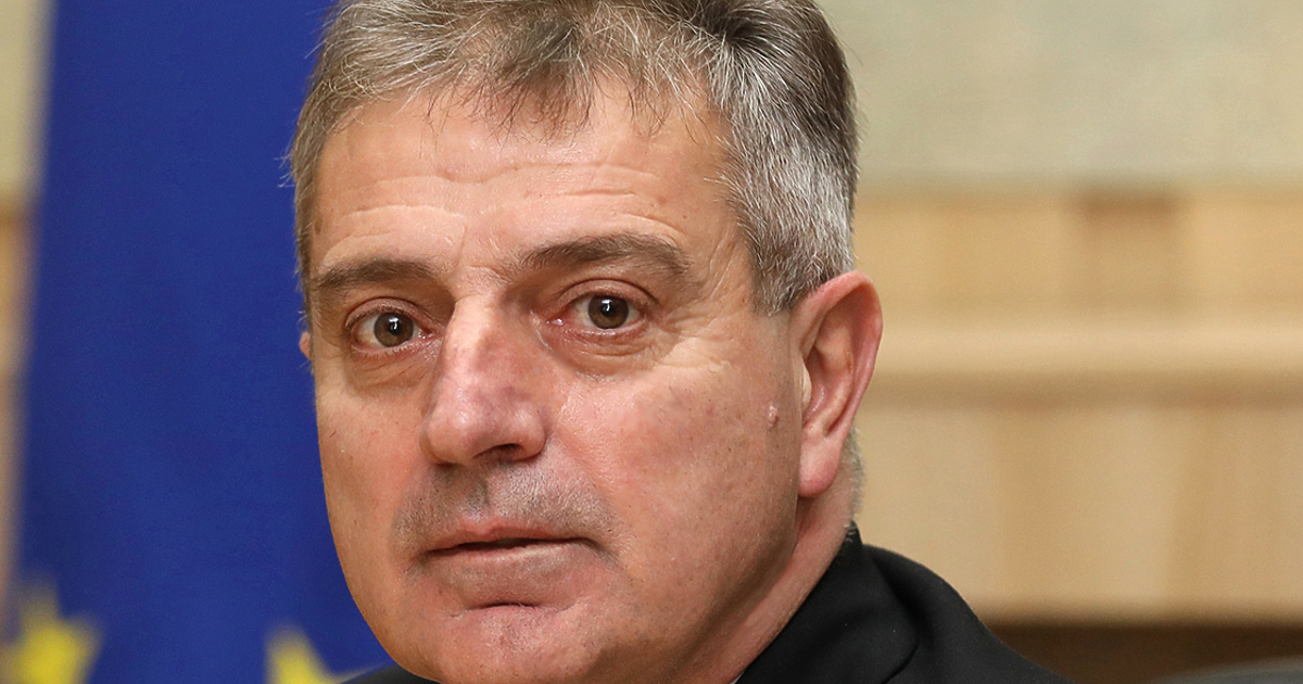 Адмирал Емил Ефтимов е роден на 16 август 1961 г.