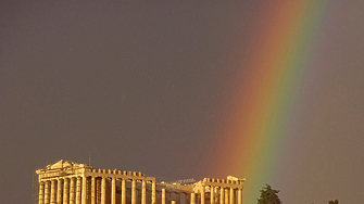 Взривно устройство избухна в центъра на гръцката столица Атина пред