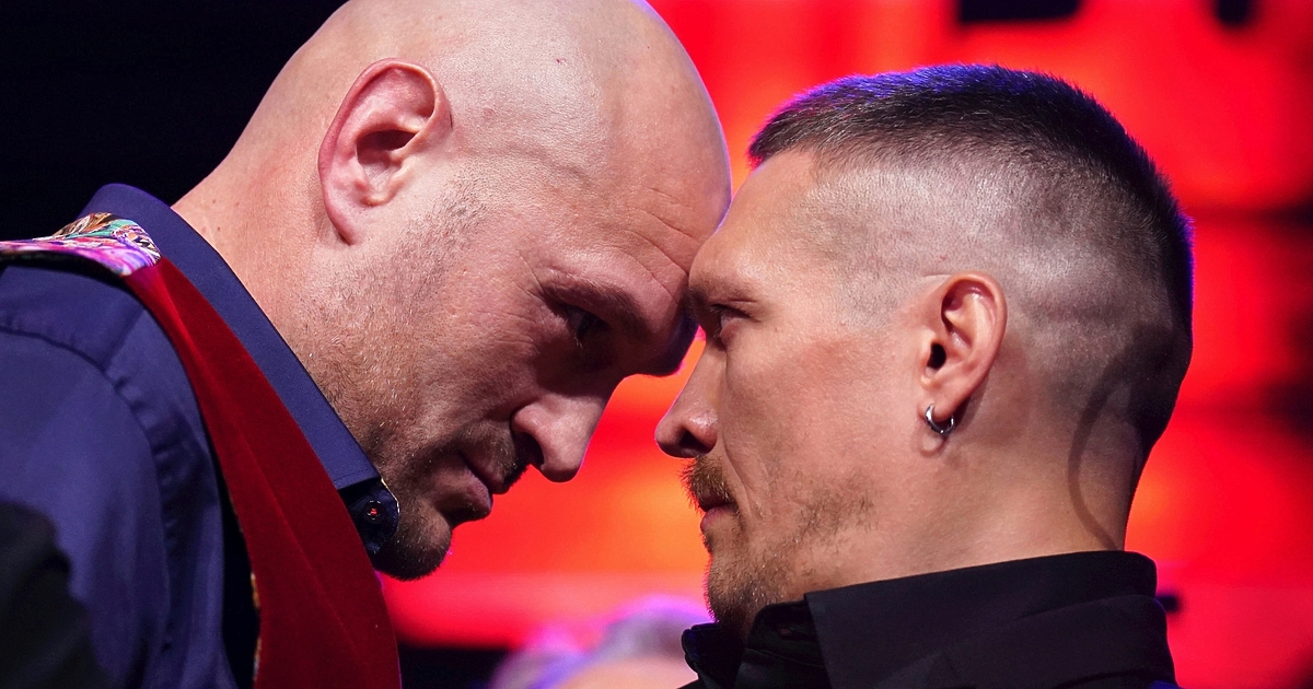 Боксовият мач за всички титли в тежка категория между Олександър Усик