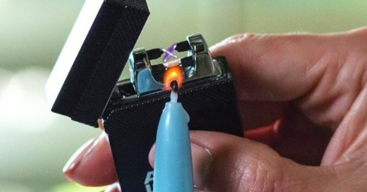 Жената, която бе залята с 2-годишния си син със запалителна течност