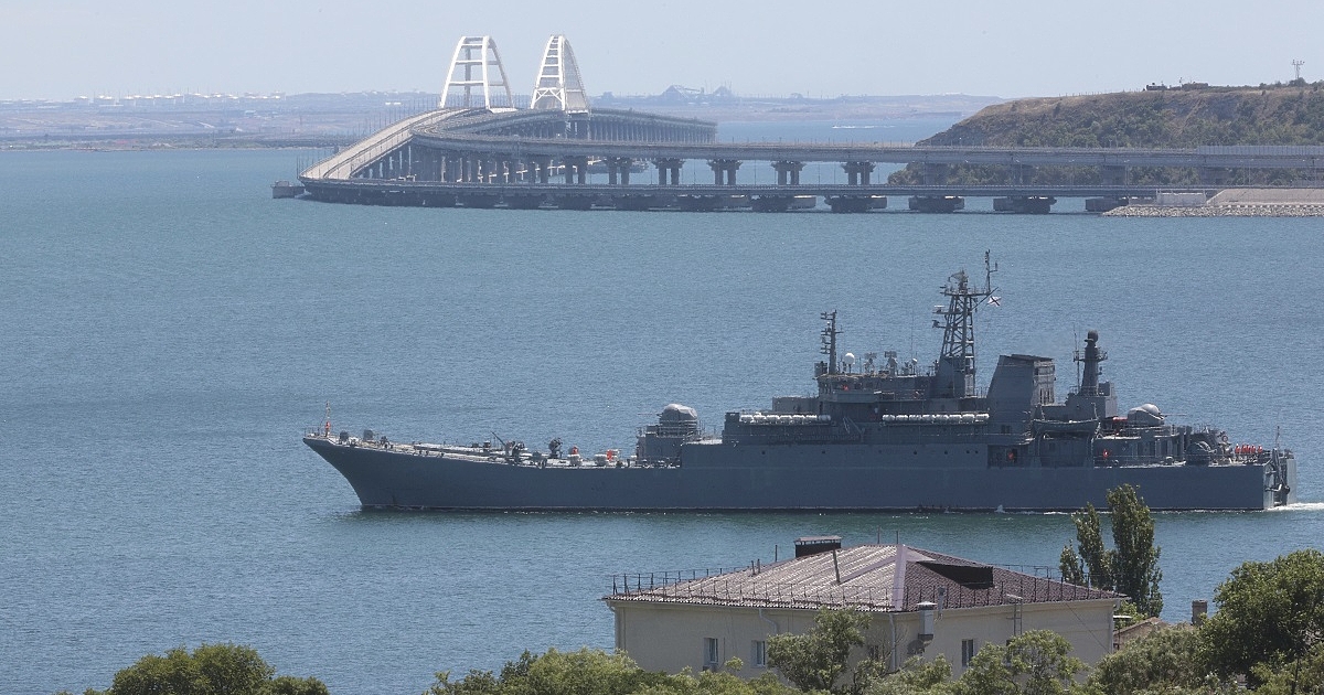 Украинската армия унищожи големия десантен кораб на руския флот Цезар Куников“