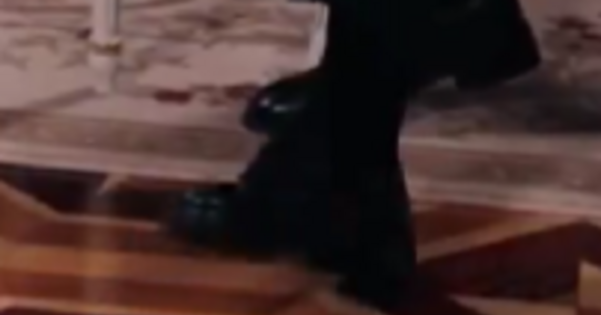 Представете си, че сте застаряващ диктатор с имперски претенции и