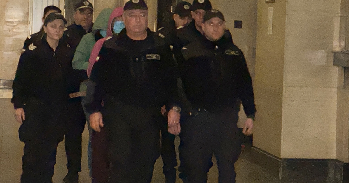 Труп на мъж е открит в лека кола в столичния