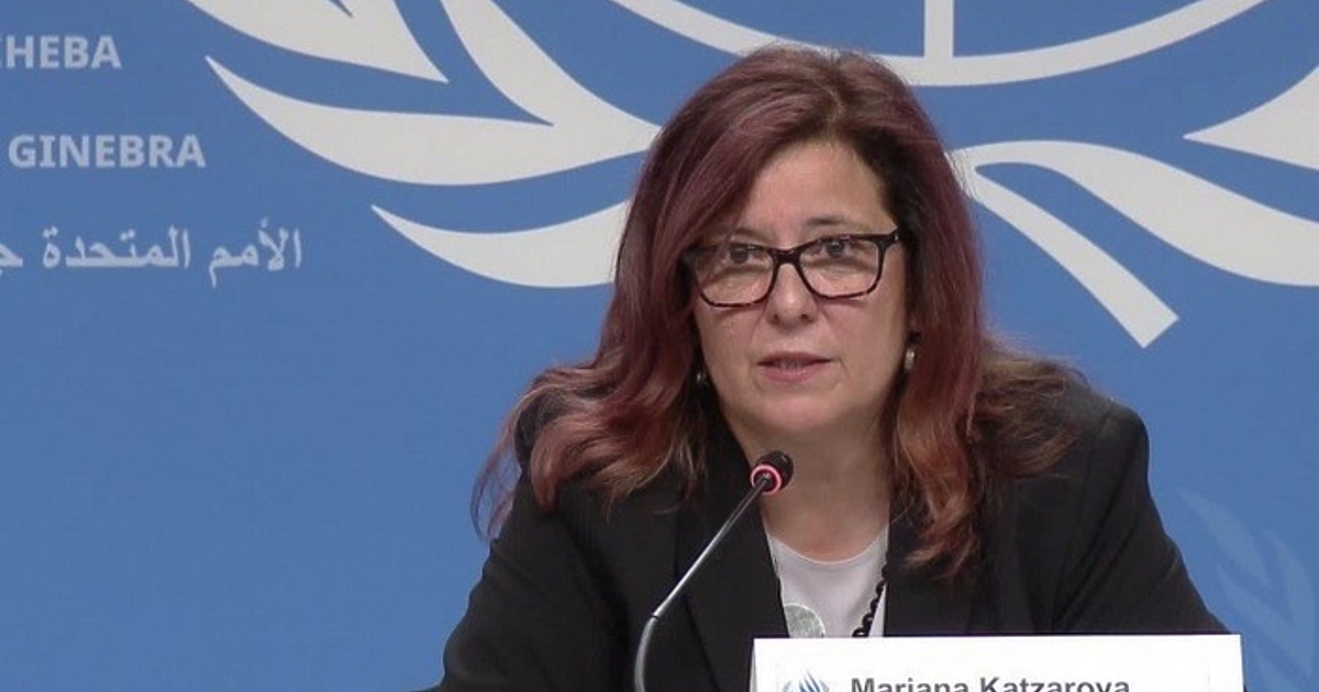 Марияна Кацарова е родена в София. Завършва журналистика в СУ