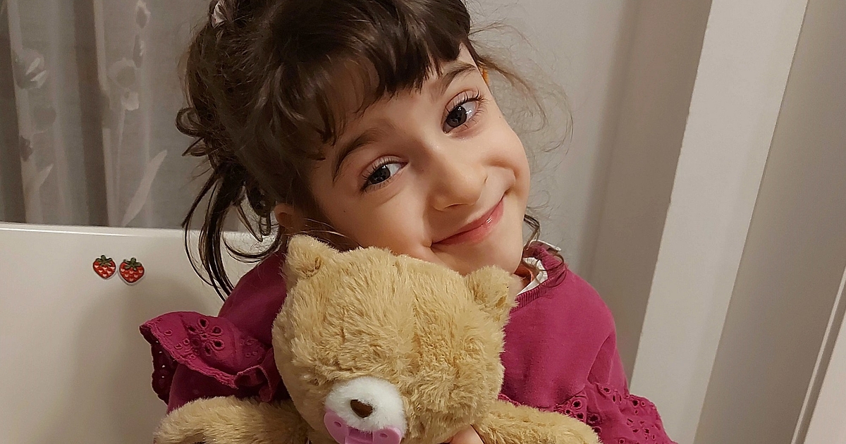 Ива е само на 5 години. Като всяко друго дете,