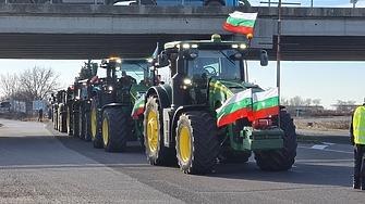 Земеделските производители излизат на протест за втори ден  Днес пътищата ще бъдат