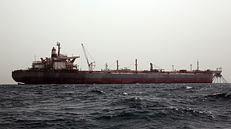 Противокорабна ракета повреди петролен танкер в Аденския залив но няма