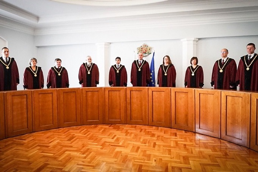 ГЕРБ благоустрои бившия си КС съдия Анастасов като шеф на правна дирекция в парламента