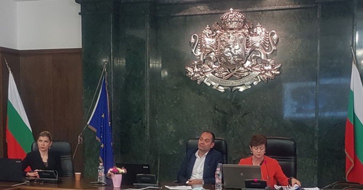 Свидетелски показания са посочили, че и бившият главен прокурор Иван