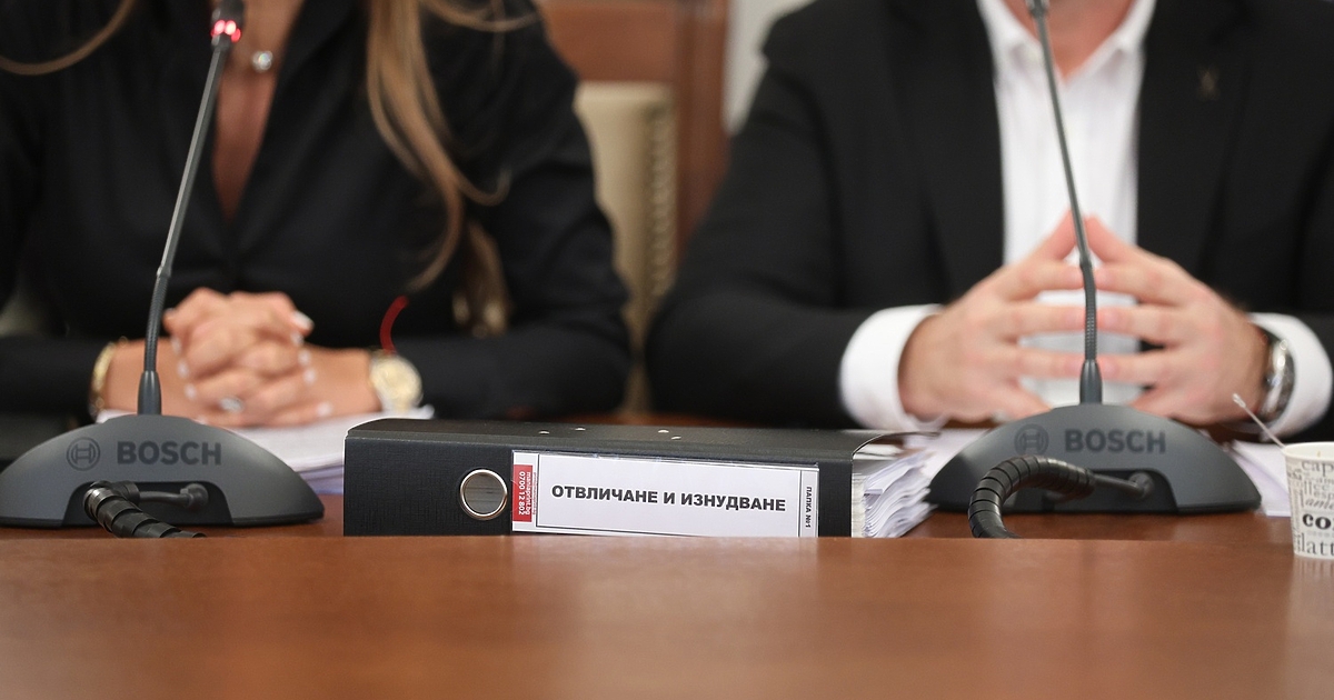 Множество факти излизат наяве около паралелната българска държава, намерила едно