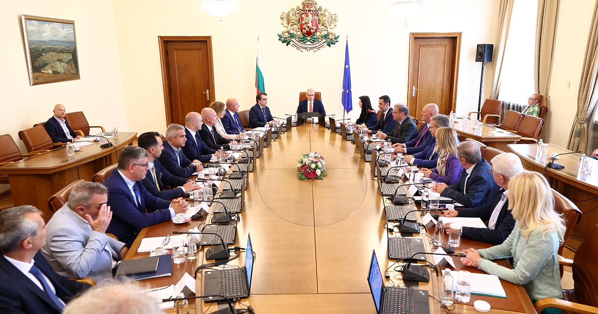 Депозираната вчера оставка на премиера Николай Денков ще бъде гласувана