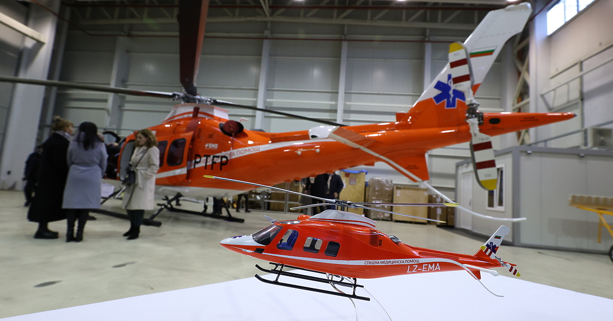 Първият хеликоптер, който пристигна у нас, трябваше вече да е