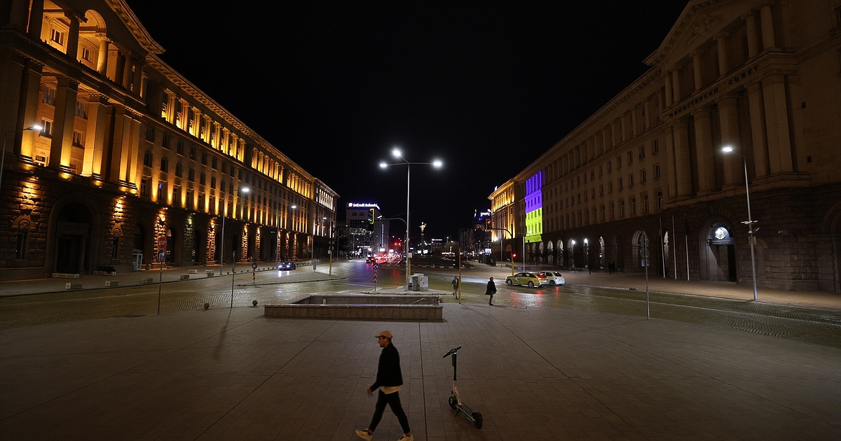 Ахмед Доган от своя (някои казват - алкохолен) Олимп спусна