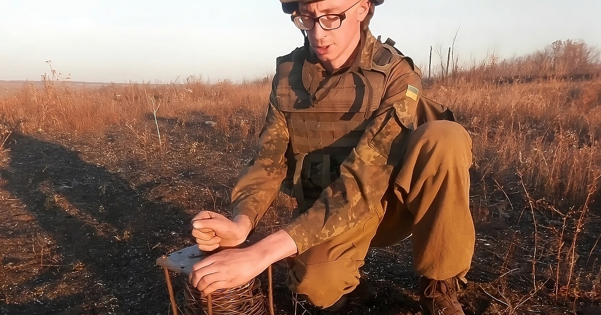 Анна Гин е журналистка и писателка, живее в украинския град Харкив.