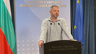 Представители на Продължаваме промяната леят сълзи по социалните мрежи за