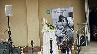 Анна Гин е журналистка и писателка живее в украинския град Харкив Тя