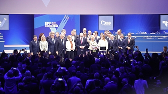 С 400 от общо 489 валидни гласа Урсула фон дер Лайен