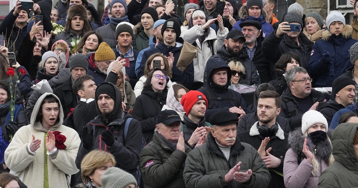 Километрични опашки си извиха в Москва от дошлите да отдадат