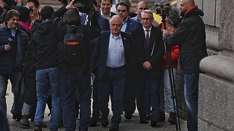 Поитическите сили отказаха коментар на влизане днес да стартират преговорите