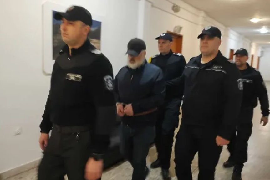 Доживотен затвор без право на замяна за двойно убийство  в Бургас