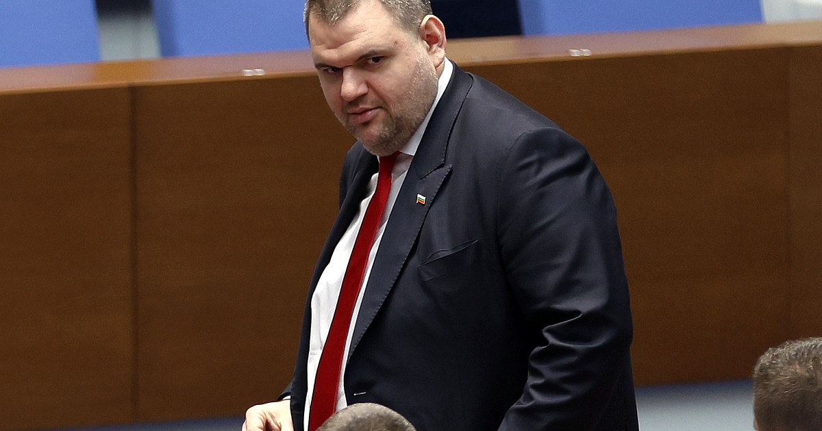 Делян Пеевски, санкционираният по Магнитски председател на парламентарната група на ДПС,