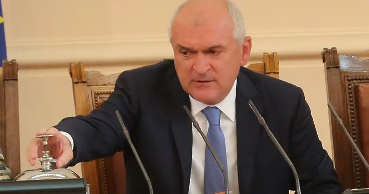 Президентът Румен Радев е избрал премиер, стана ясно късно снощи