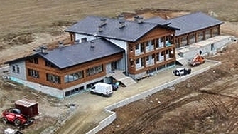 Днес е започнало събарянето на Зимните сараи незаконния строеж