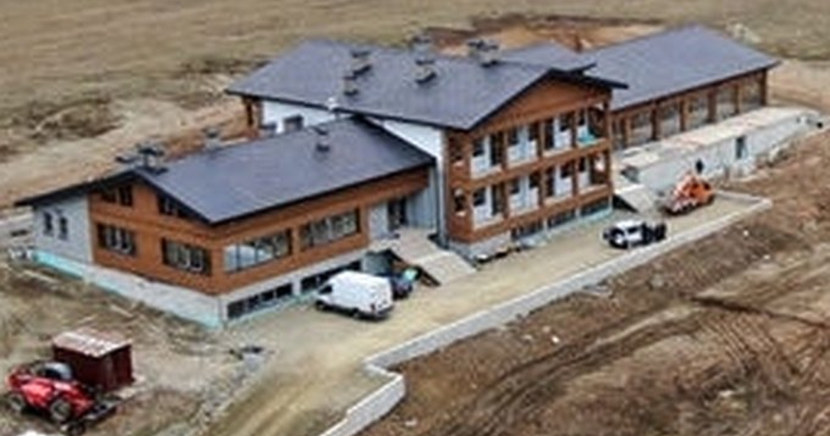 Колко е трудно да се събори един незаконен хотел? Изключително,