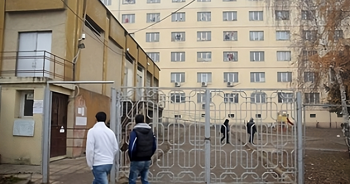 Кой се грижи за реда в центровете за бежанци в