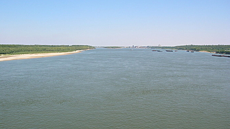 Границата между България и Румъния по река Дунав се смята