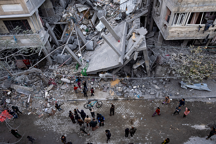 Израел обсажда още две болници в Газа, зове за евакуация