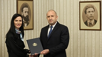 Кандидатът за премиер на ГЕРБ Мария Габриел получи мандат за съставяне