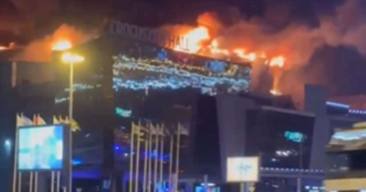 Неизвестни лица са открили огън по време на концерт в