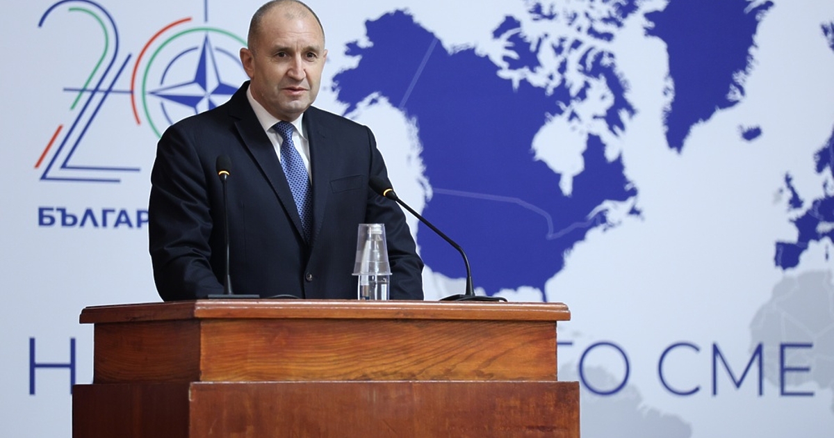 Президентът Румен Радев и премиерът в оставка Николай Денков днес