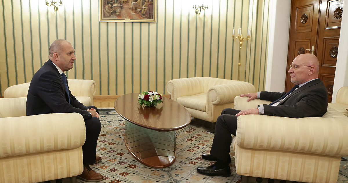 Очевидно стремейки се към избори 2 в 1 президентът Румен