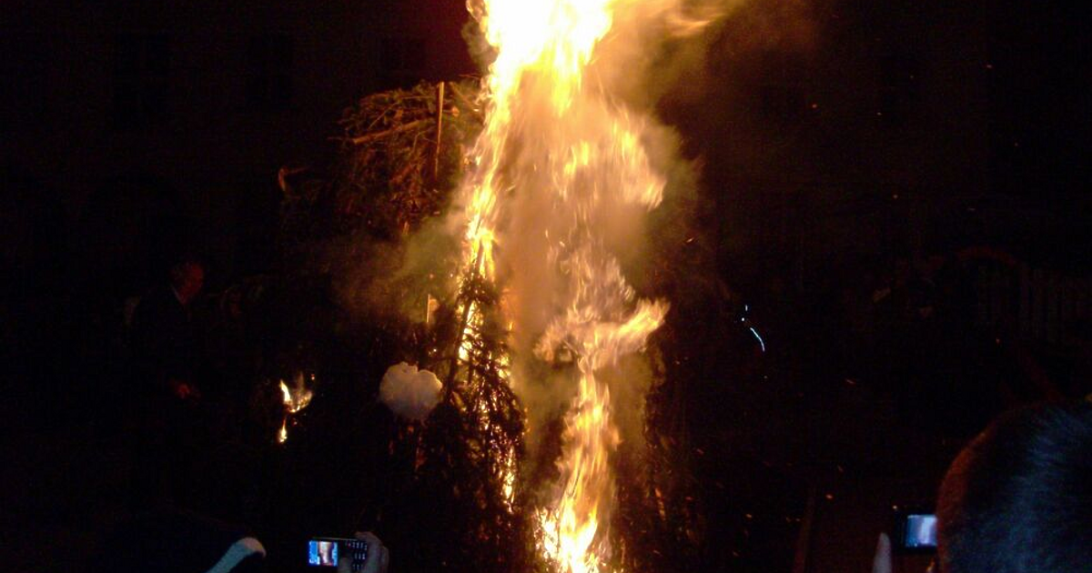 Днес е Сирни Заговезни (Сирни поклади). Това е последният голям