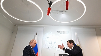 Неизвестен нападател намушка с нож губернатора на руския арктически регион