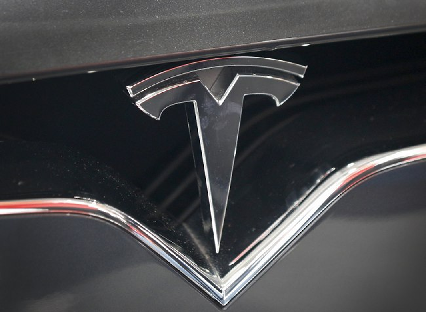 Мъск съкращава 14 000 работници на Tesla