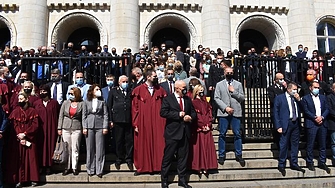 Измененията в Конституцията не само засягат основни правни принципи но