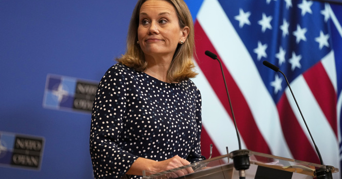 България сама решава какви отношения да има с НАТО и