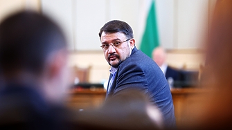 Засилено полицейско присъствие има пред два различни офиса в София На