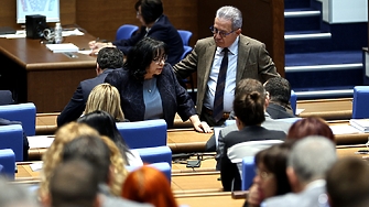 Популизмът ми е по голям от популизма ти Така изглежда предизборната ситуация Случайно